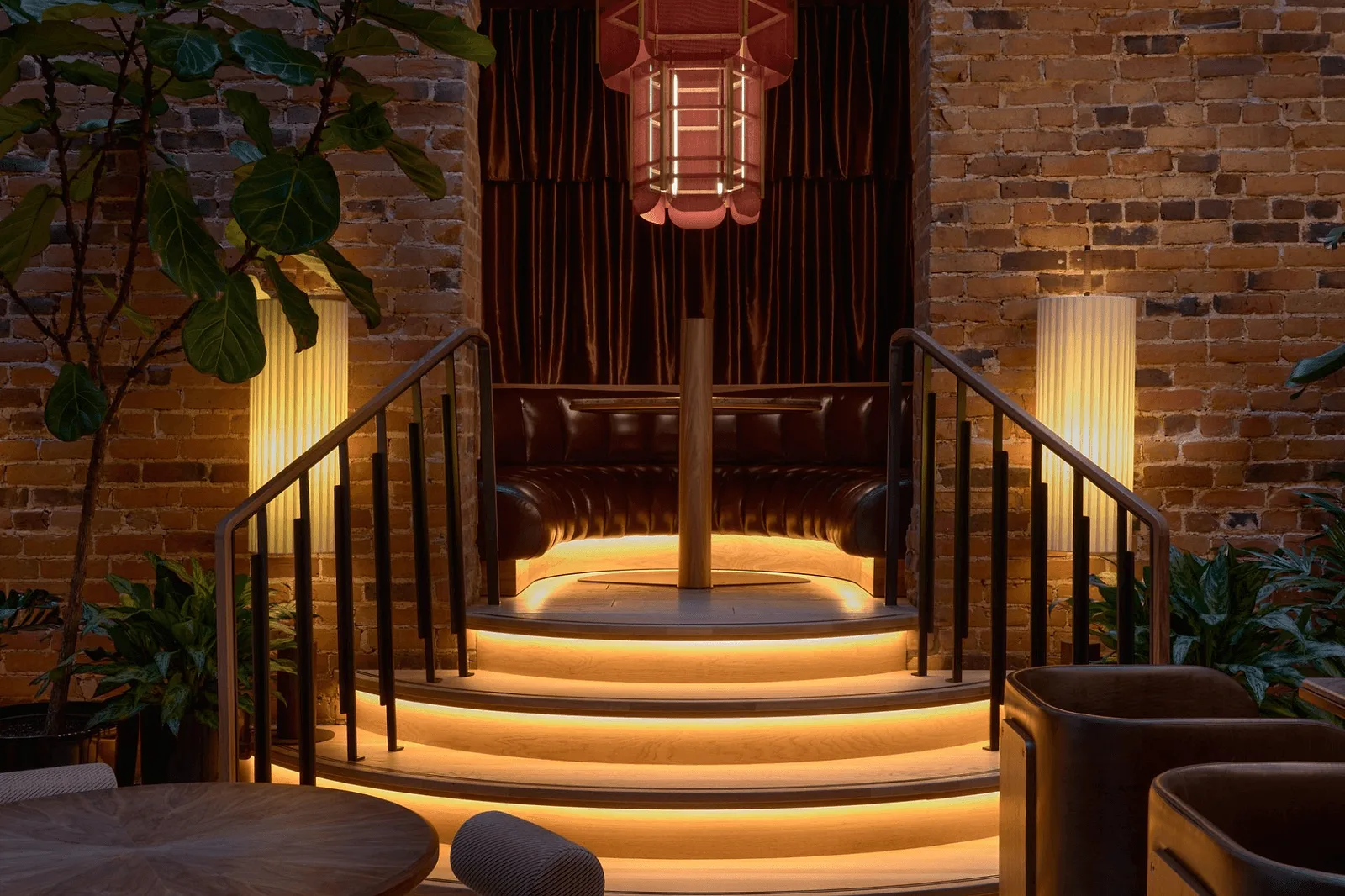 Photoshoot in Montreal: place #3: hôtel nelligan – romantic & cozy.