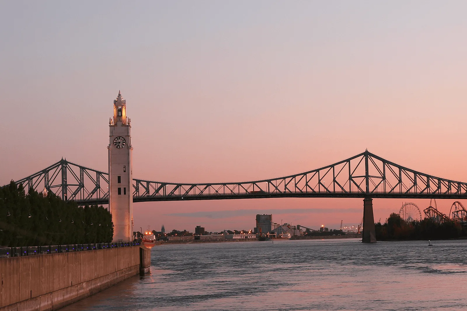 Photoshoot in Montreal: spot #5: clock tower beach.