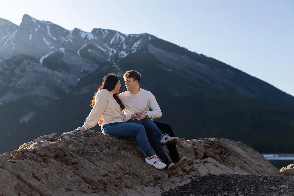 Banff Wedding Photos: Top Locations, Poses & Ideas for Unforgettable Shots