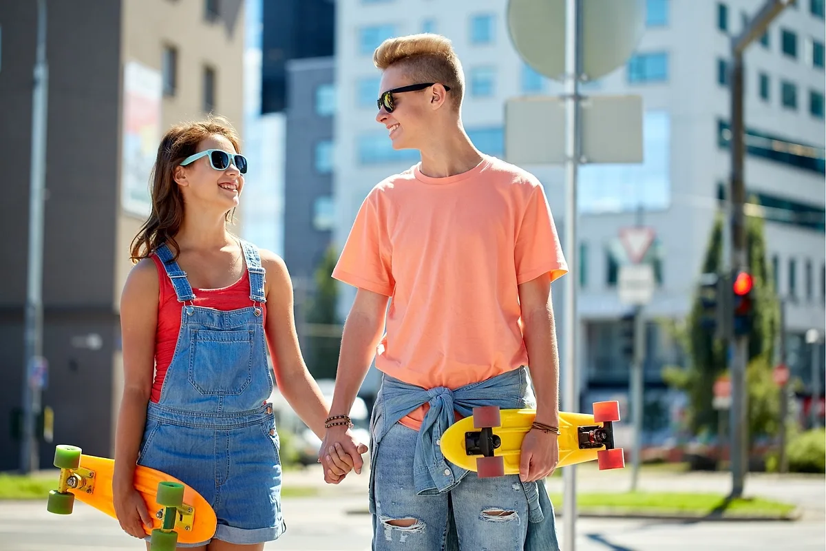 How to Rock a 90s Couple Photoshoot (Real Shoots, Real Vibes)