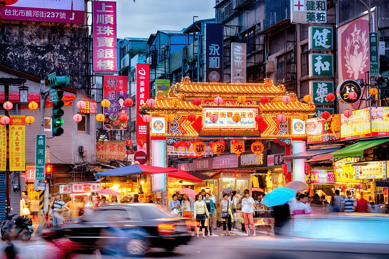 Blue hour Taipei photoshoot at Raohe Night Market