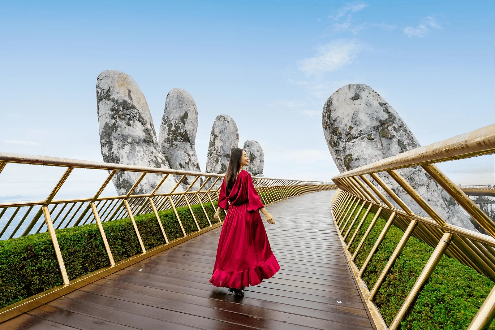 Golden Bridge Ba Na Hills sunrise session — Da Nang photo location