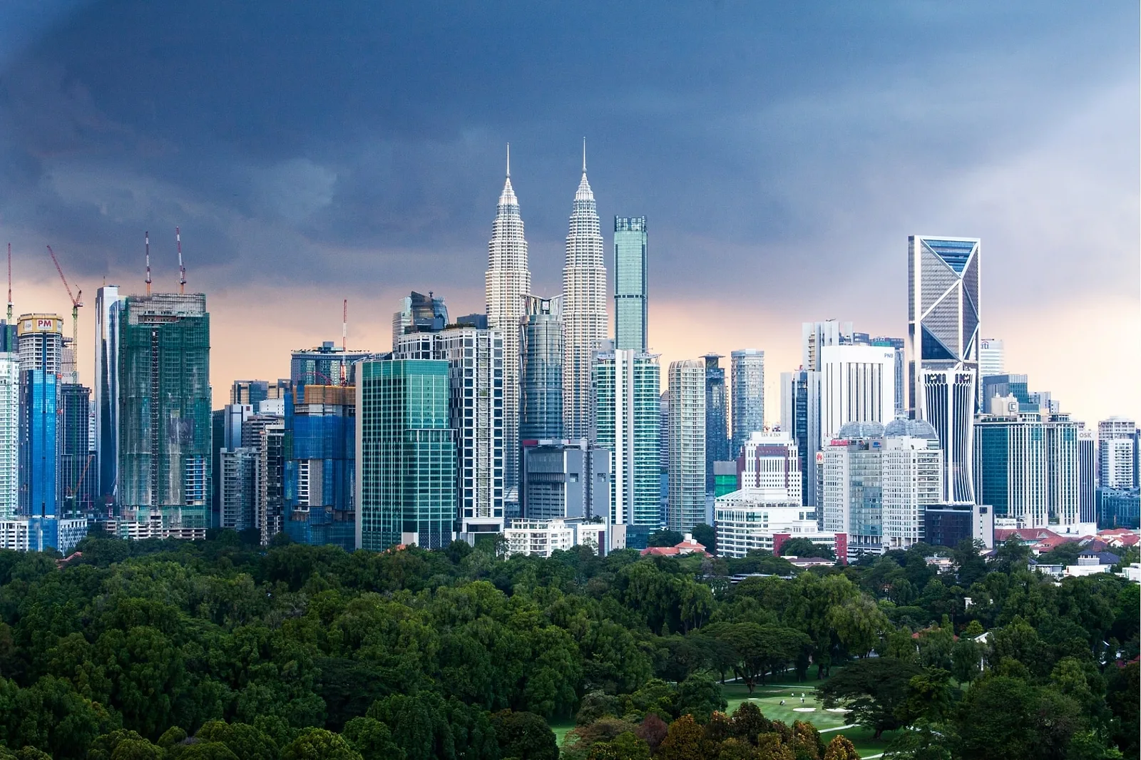 Kuala Lumpur skyline at sunrise: seasonal breakdown for photoshoots