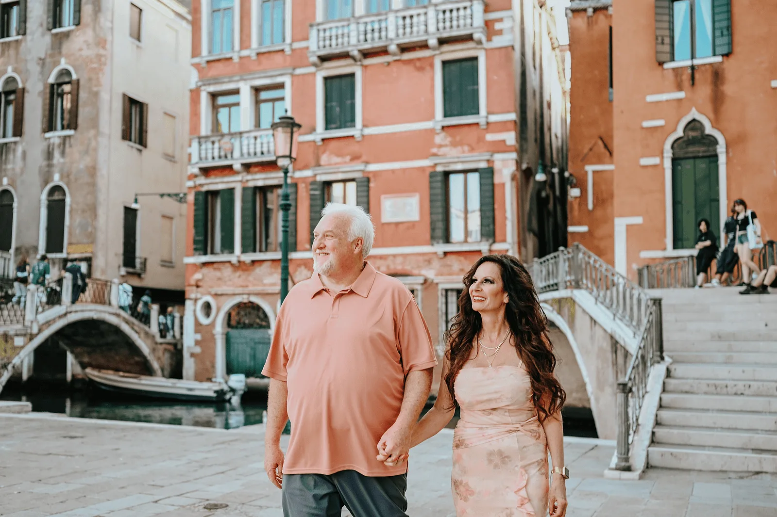 couple in venice on a photoshoot day