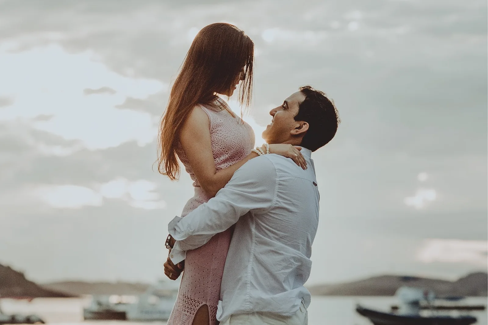 Couple celebrating engagement at Lake Garda