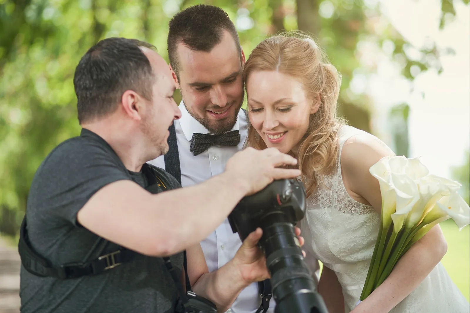Photographer showing pics after surprise proposal