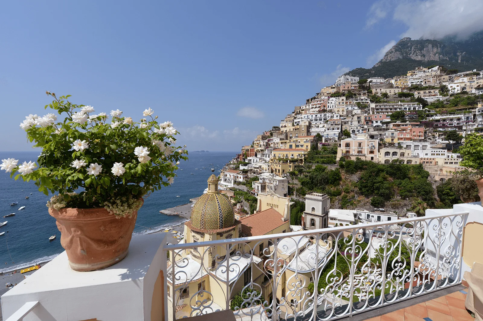 Le Sirenuse Terrace: The Iconic Editorial Backdrop