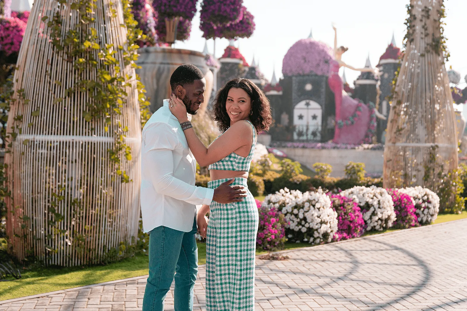 couple outfit ideas for a photoshoot in dubai