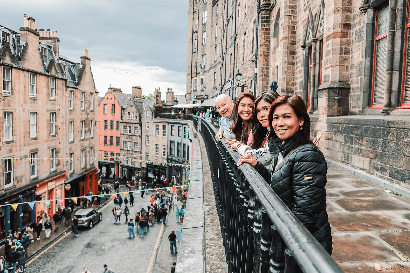 family photoshoot in historical city centre in edinburgh