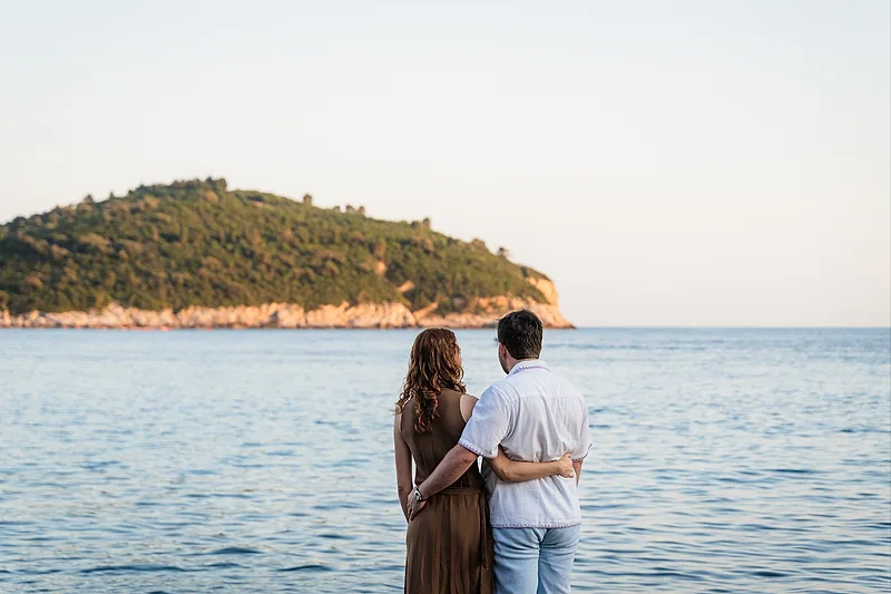 couple facing an island in dubrovnik