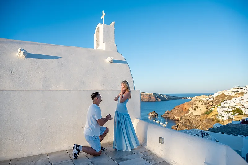 proposal moment in santorini 