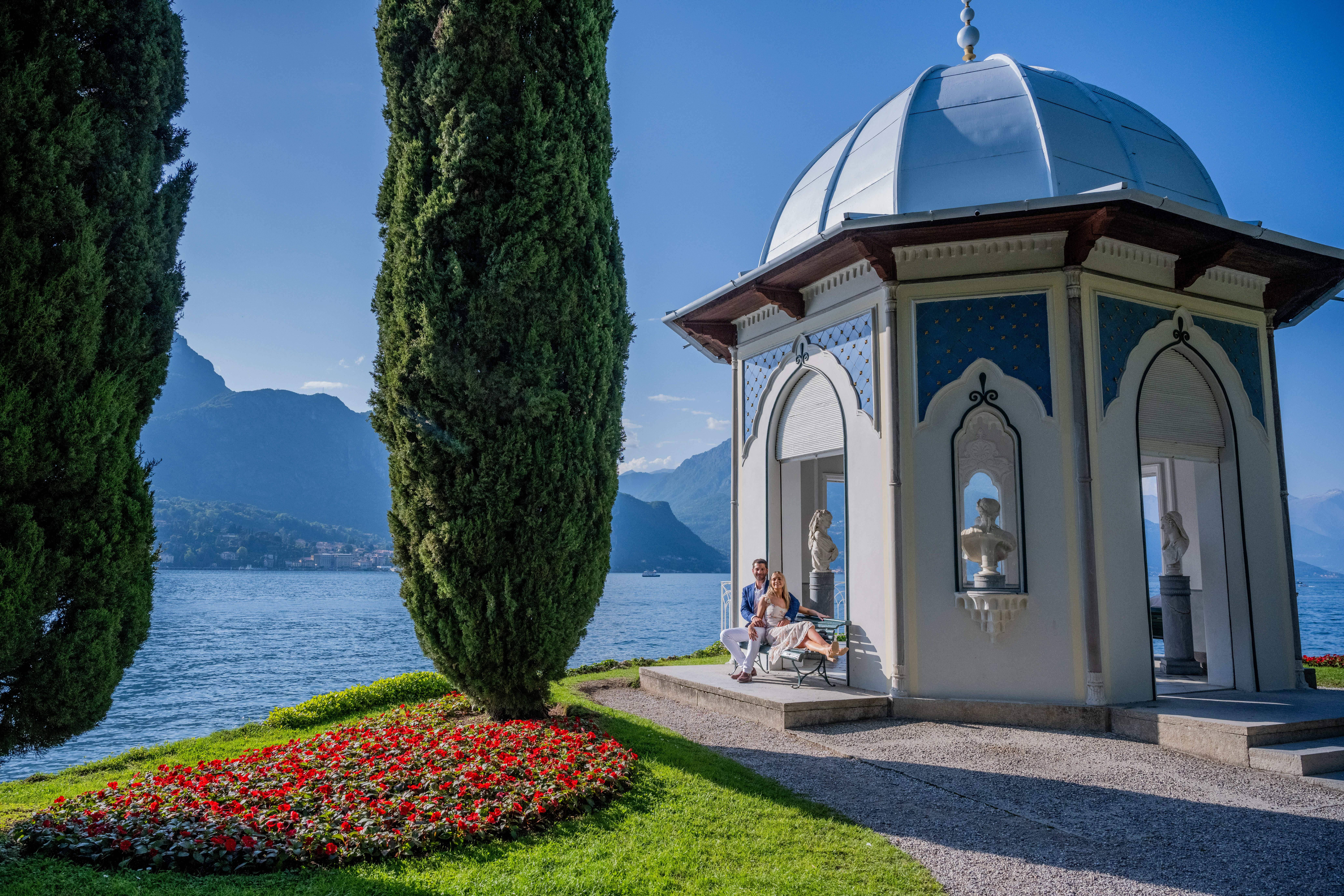 couple's photoshoot at Lake Como