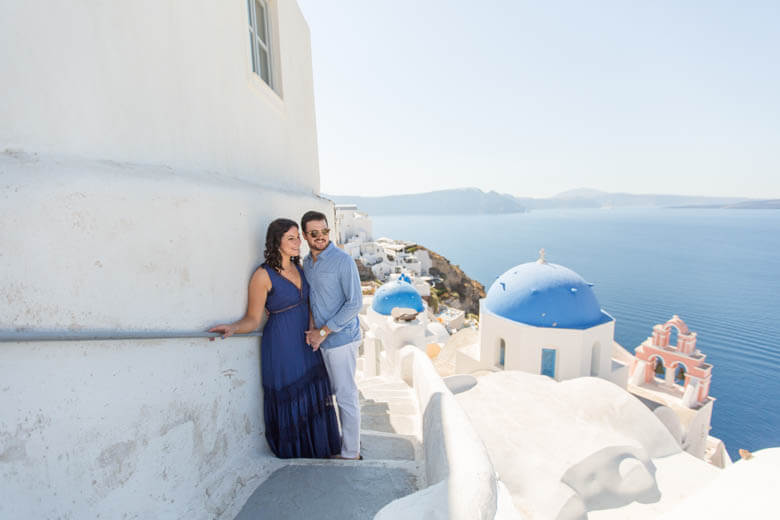 engagement photographer in Santorini