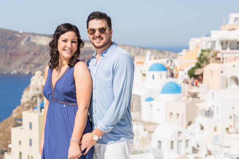 engagement photographer in Santorini