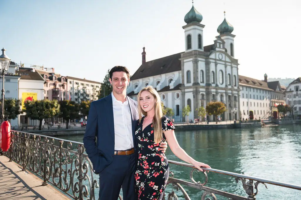Photographer Capturing Couple Photos i Lucerne Switzerland