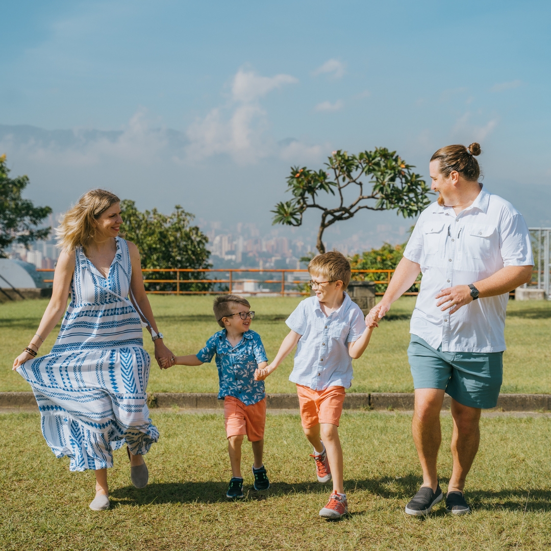 Family photoshoot by Paola & Santiago, Localgraphers in Medellín