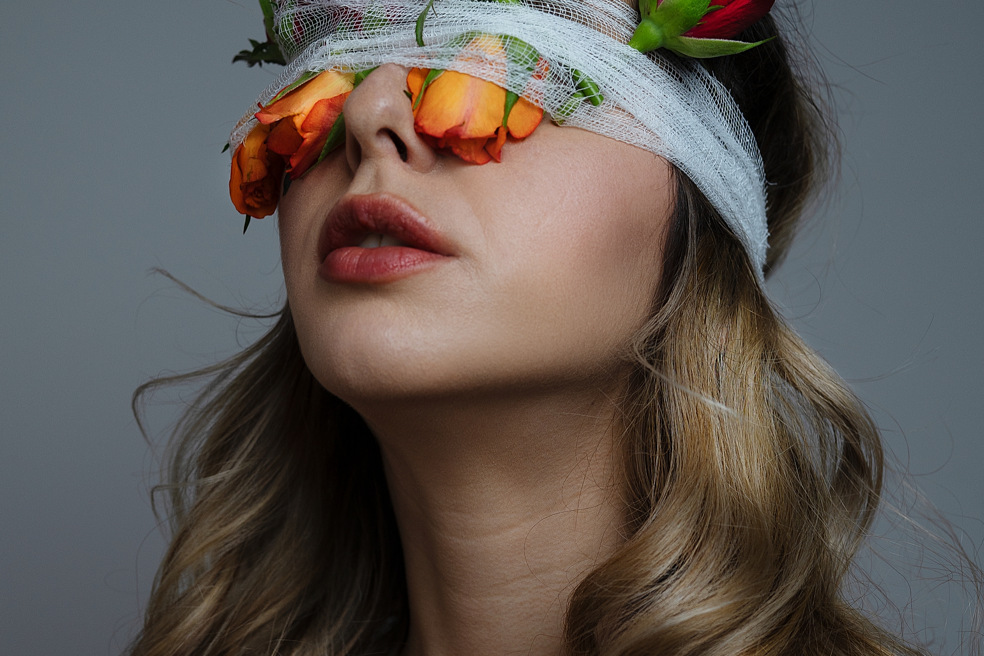blindfolded photoshoot