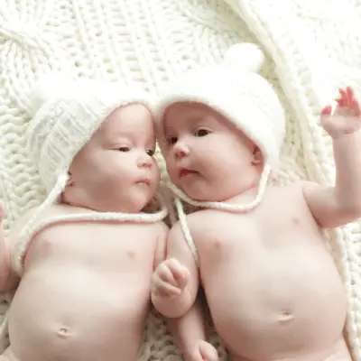 Twin Newborn Photo Ideas