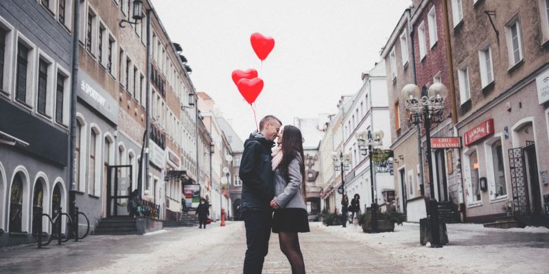 Winter Photo Shoot Ideas For Couples