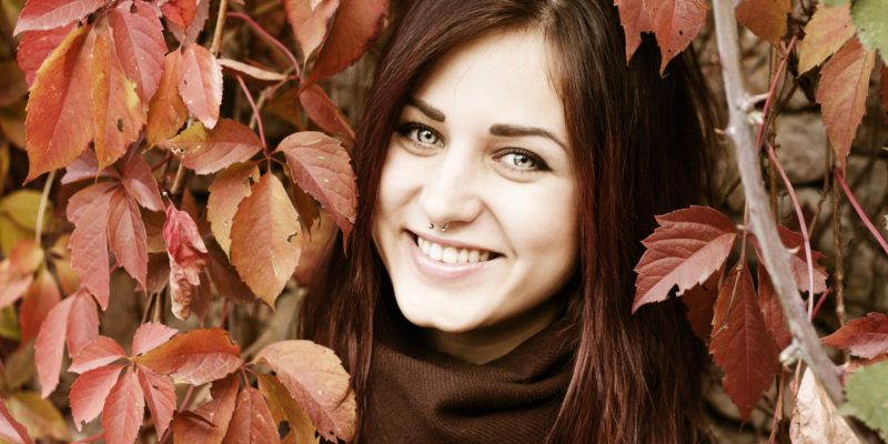 15+ Autumn Outdoor Portrait Photography Ideas You Should Try on Your