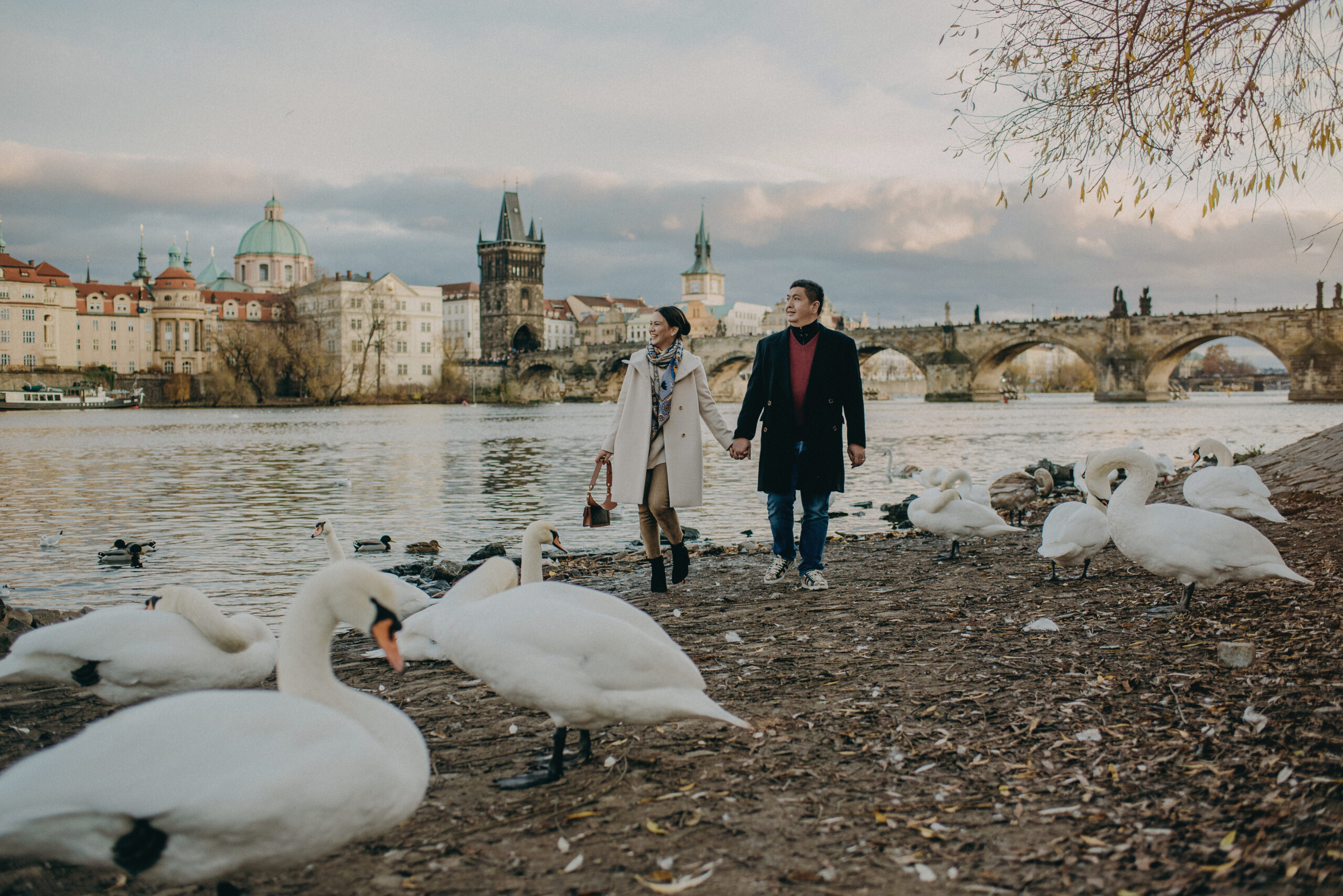 Couple's photoshoot by Braulio, Localgrapher in Prague