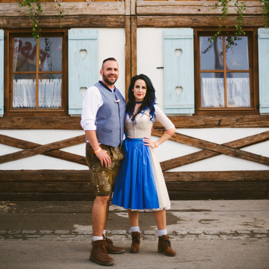 Proposal photoshoot at Oktoberfest by Sophia, Localgrapher in Munich