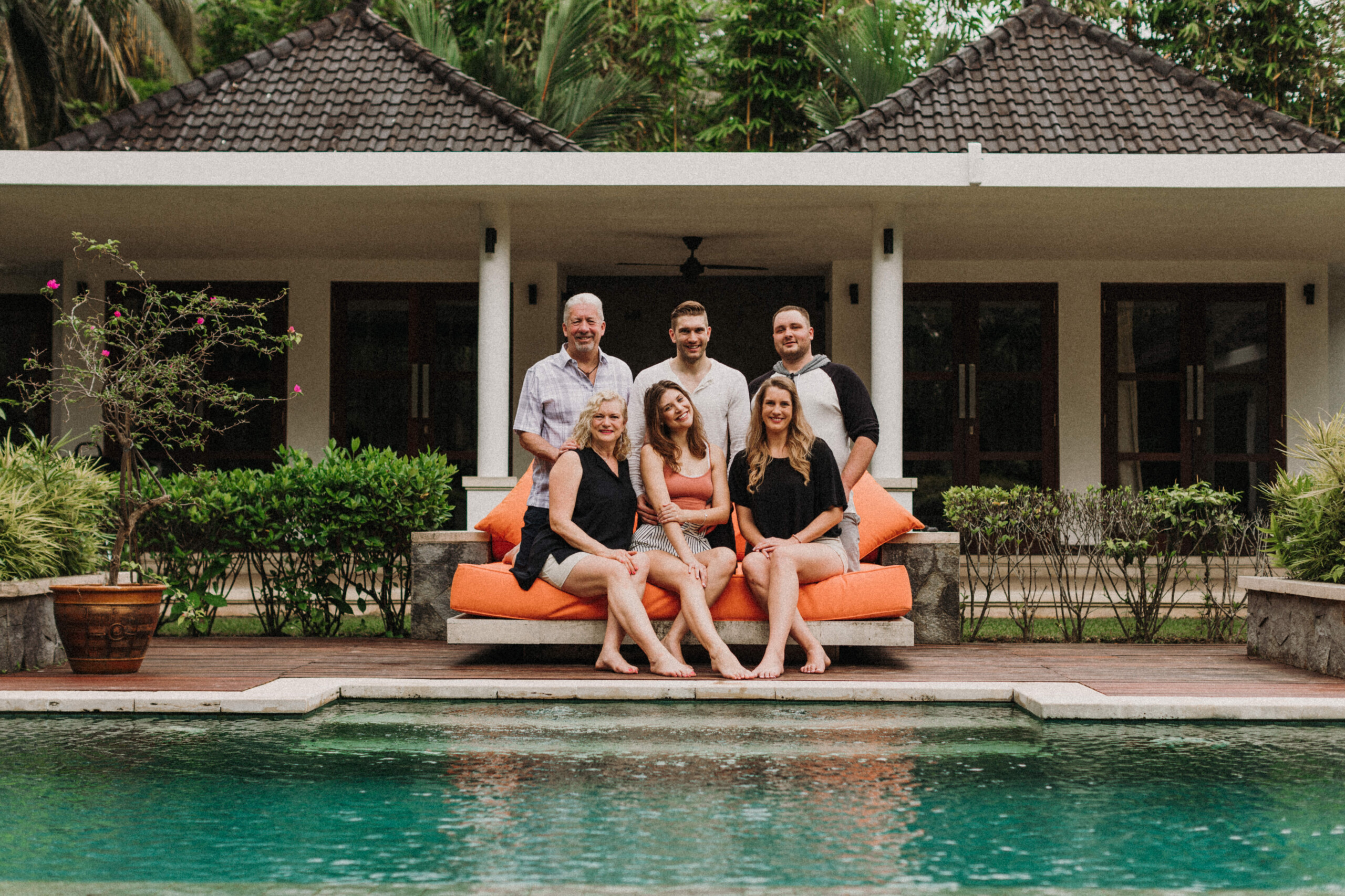 Family photoshoot by Suta, Localgrapher in Ubud