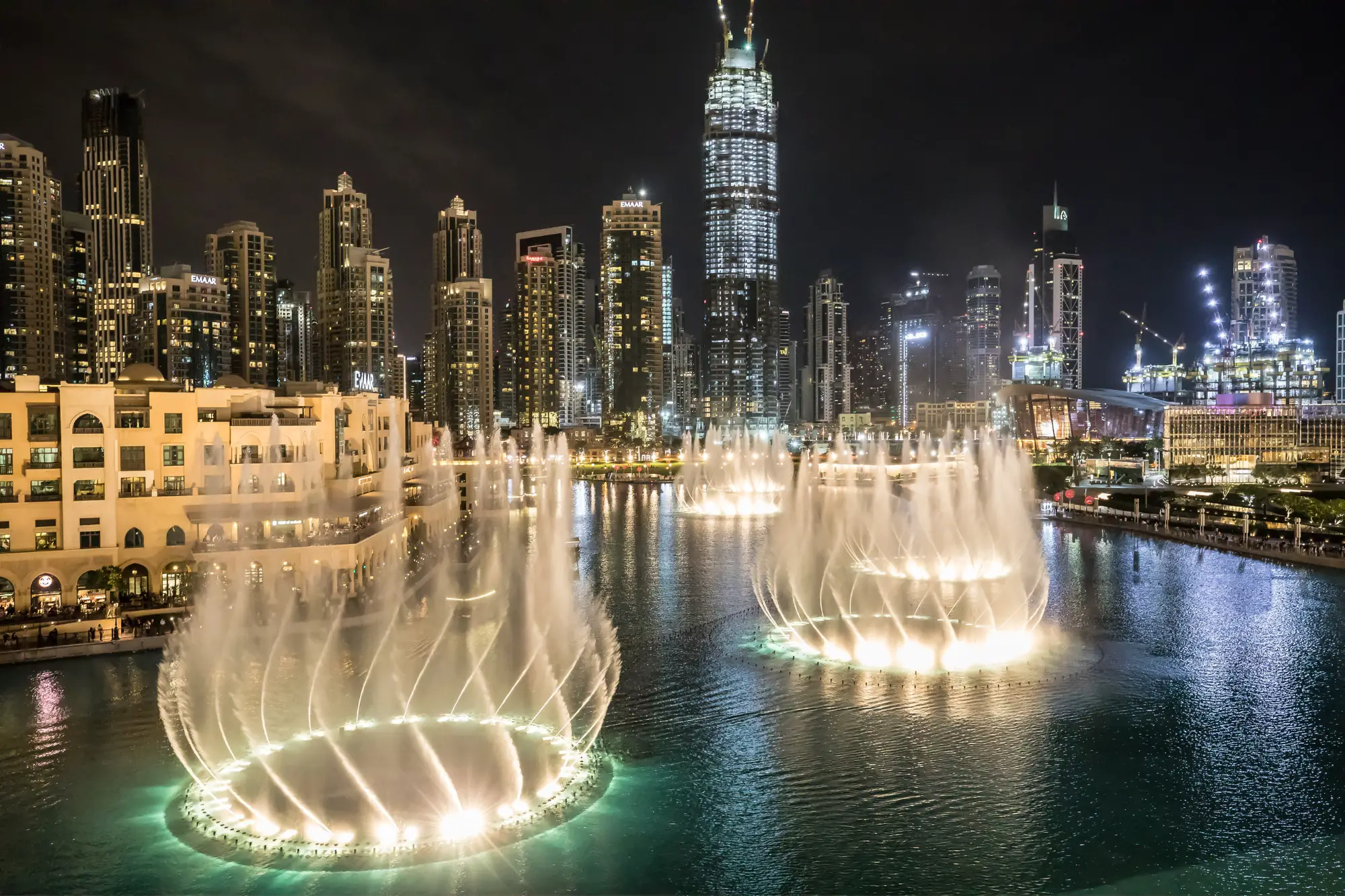 dubai fountain show at night