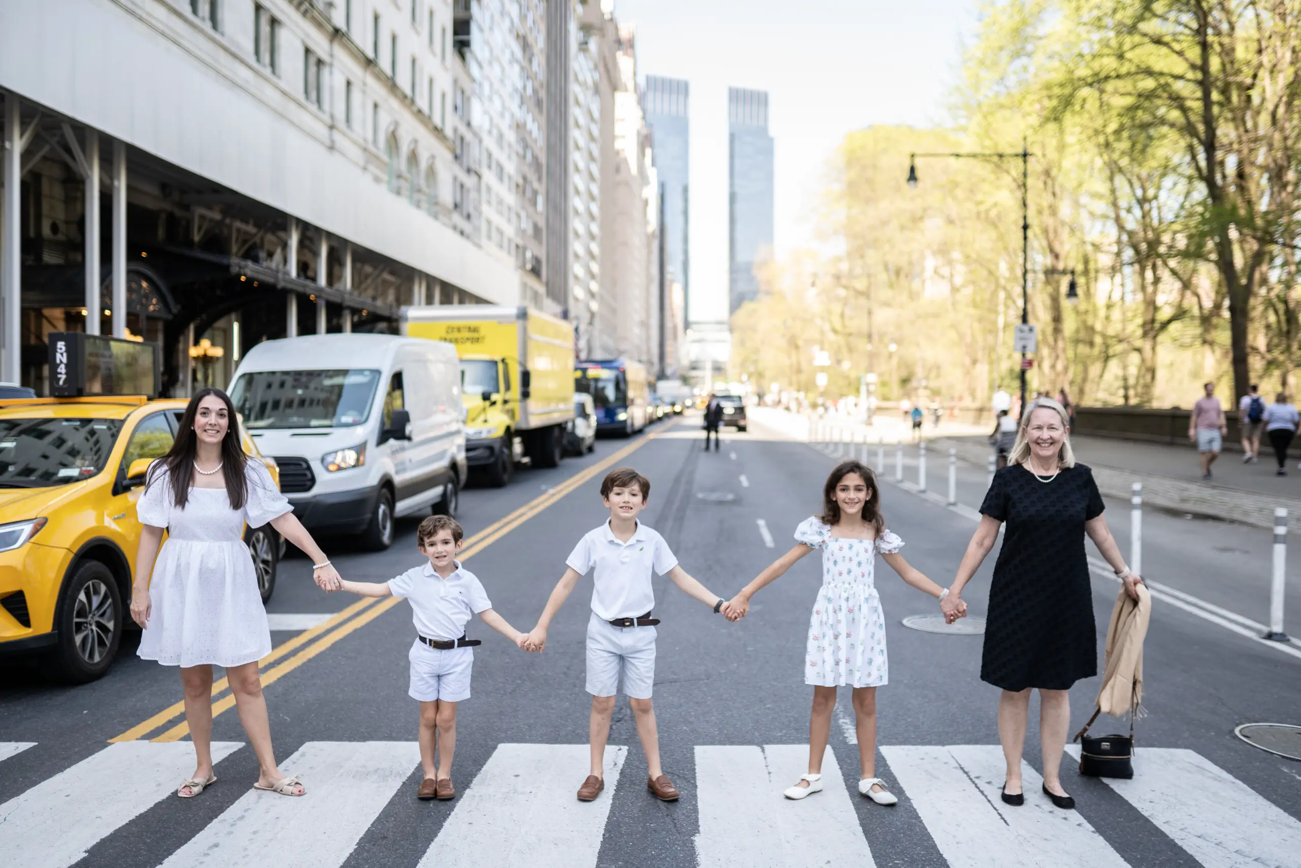 Family photoshoot by Liza, Localgrapher in New York City