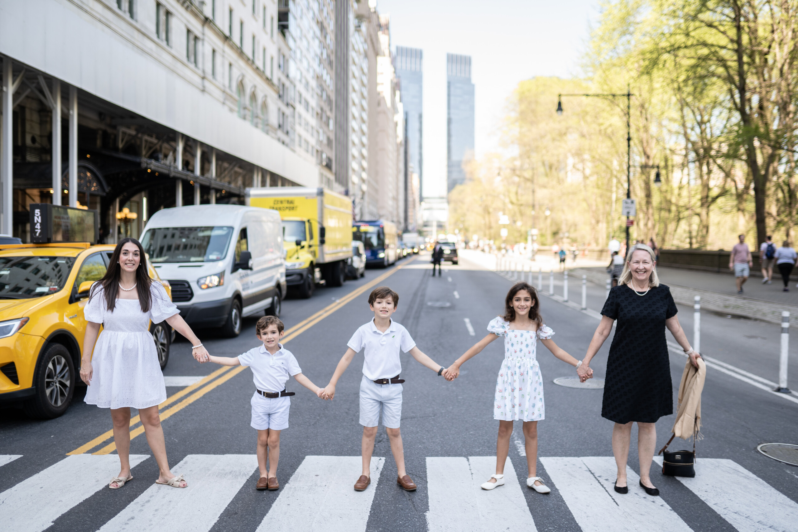 Family photoshoot by Liza, Localgrapher in New York City