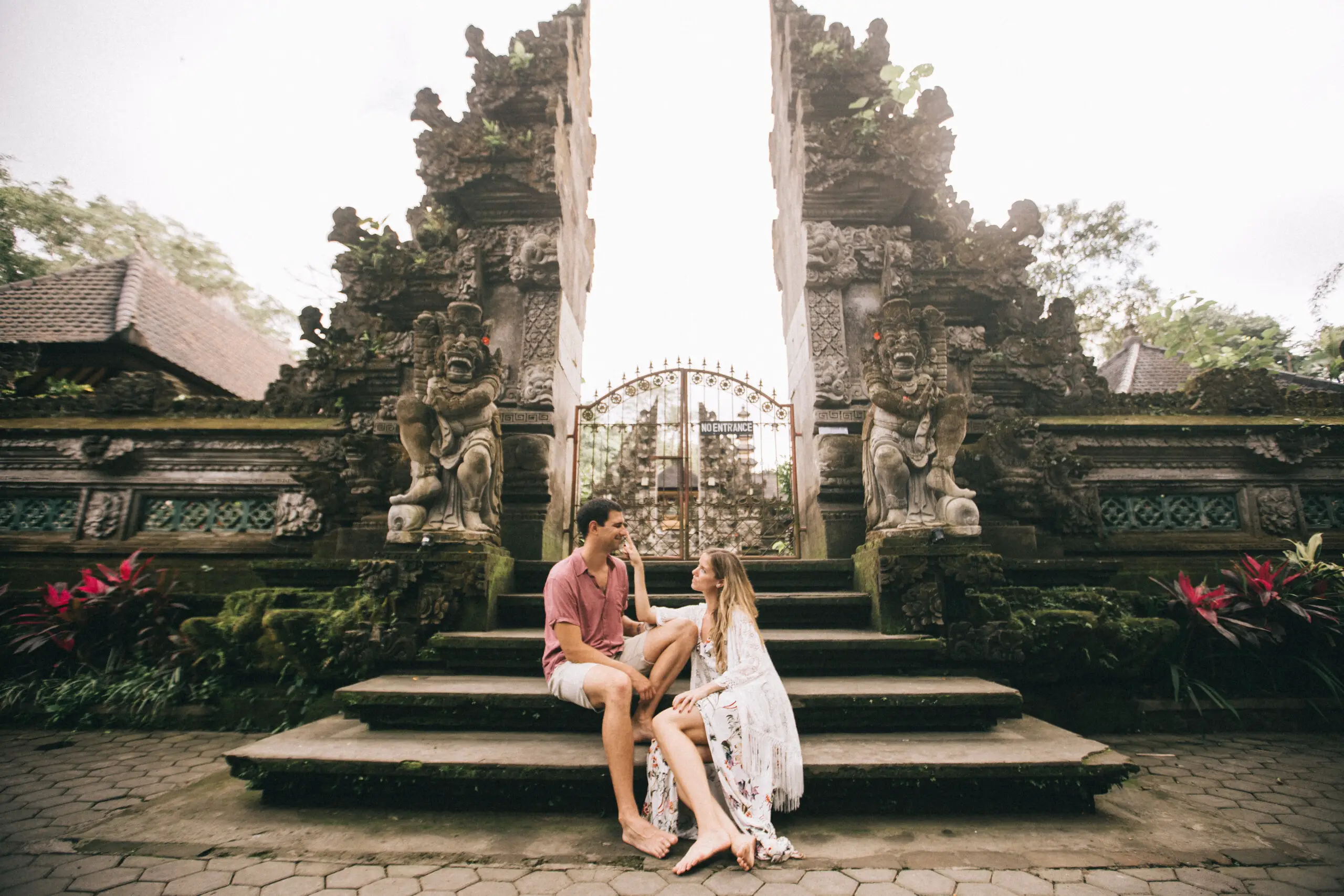 Honeymoon photoshoot by Suta, Localgrapher in Bali