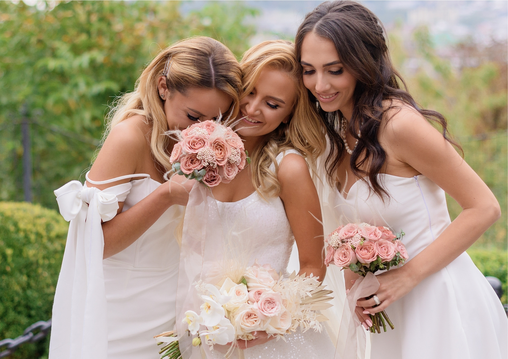 Photoshoot with Roses: Color Coordination, Poses & Tips from PRO Photographers