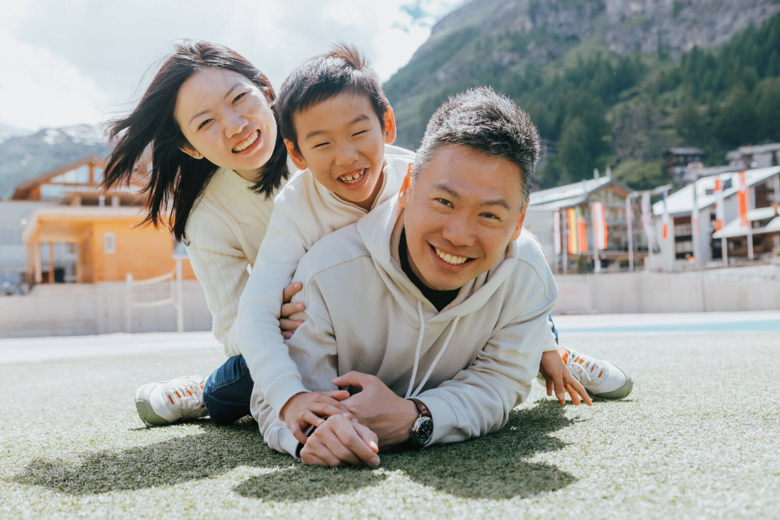 20 Best Colors for Family Pictures Outside for Spring, Summer, Fall ...