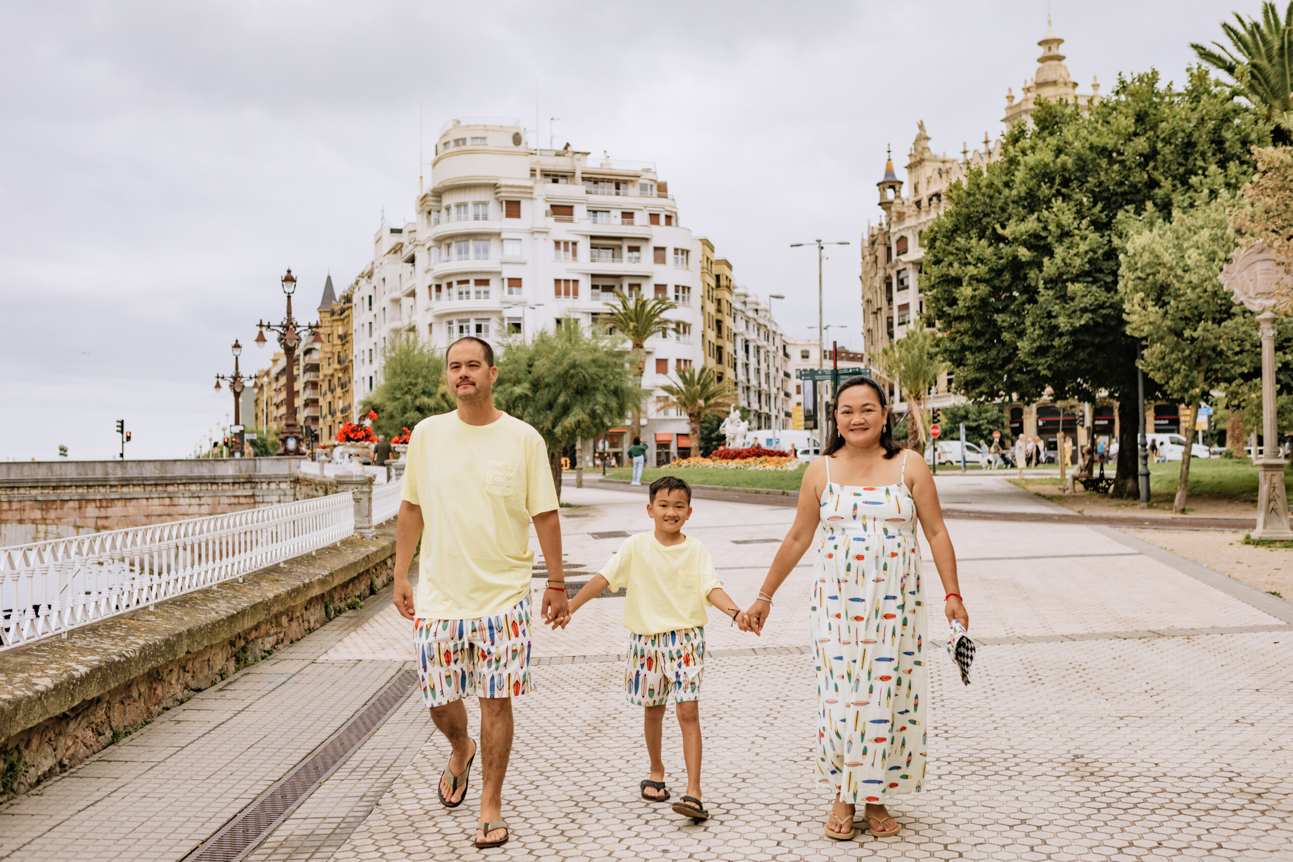 Family photoshoot by Cesar, Localgrapher in San Sebastian