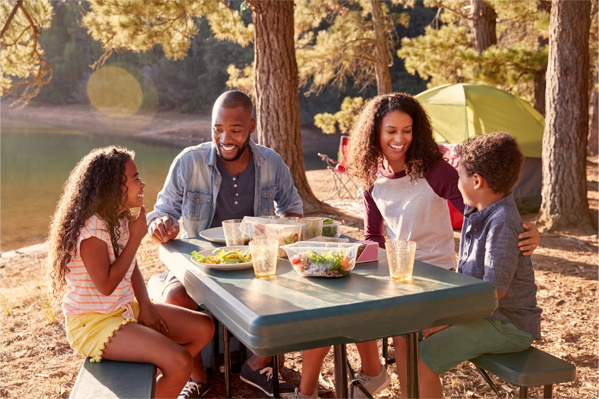 25 Family Picnic Photoshoot Ideas for Summer & Fall