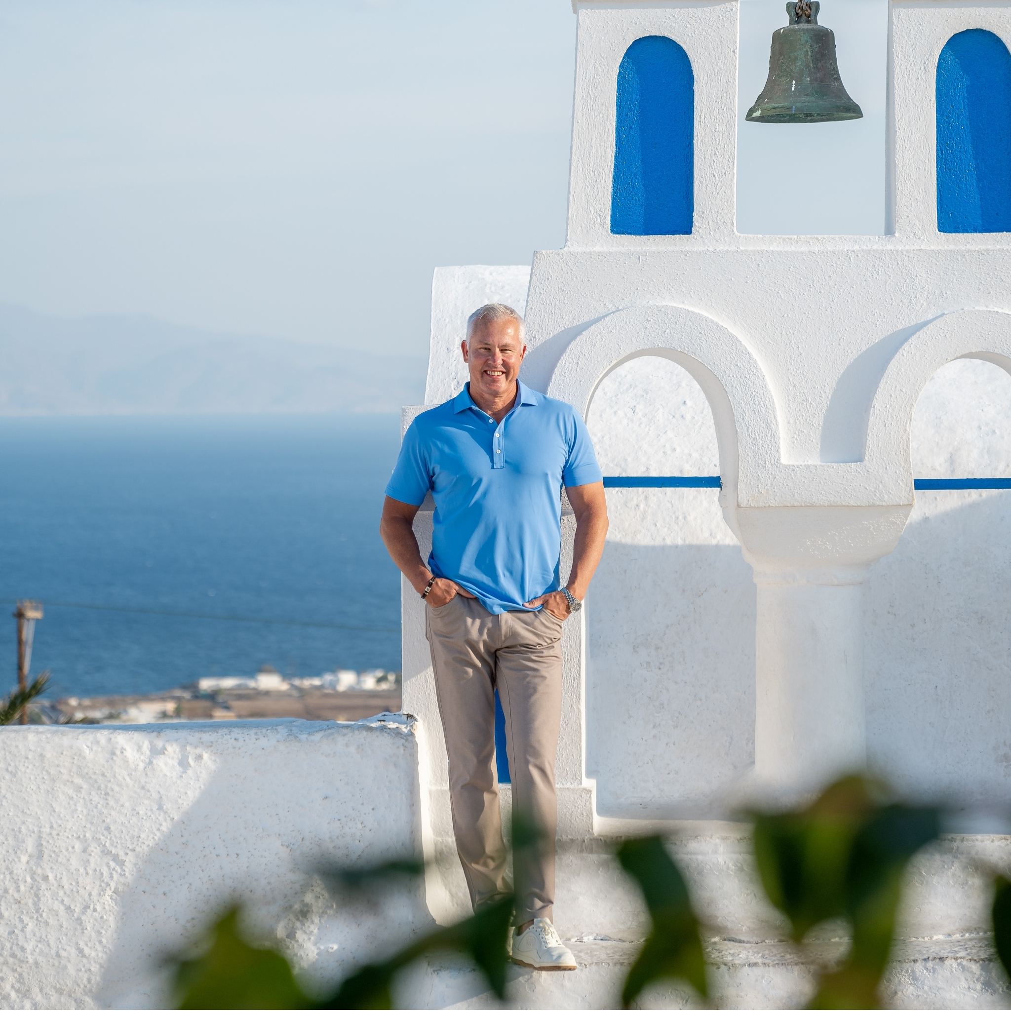 Couple photoshoot by Dimosthenis, Localgrapher in Santorini