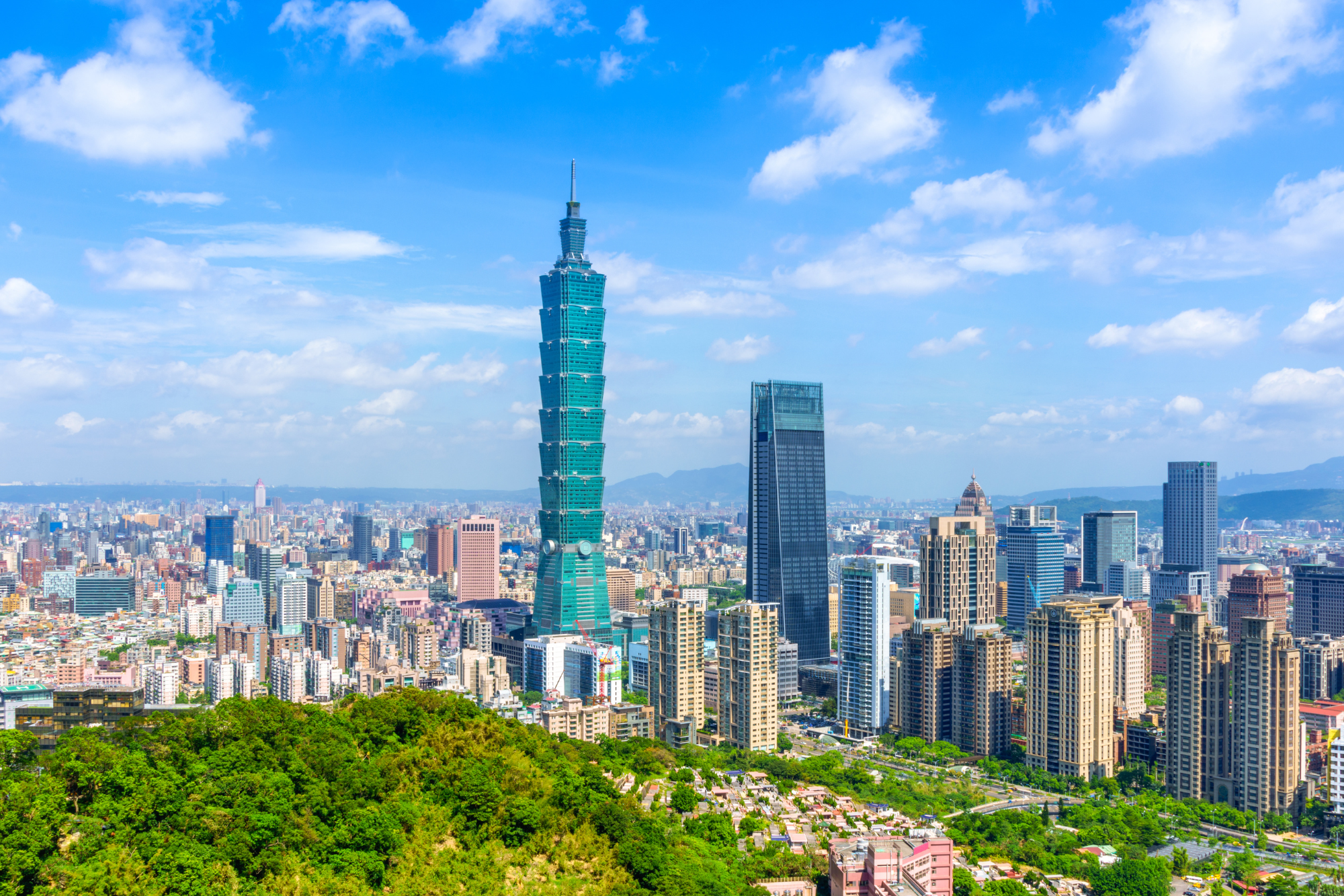 Harsh midday light Taipei photoshoot window to avoid