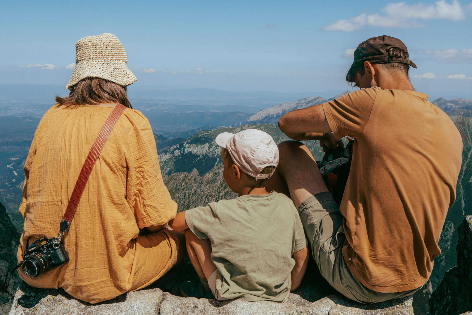What to Wear for a Da Nang Family Photoshoot