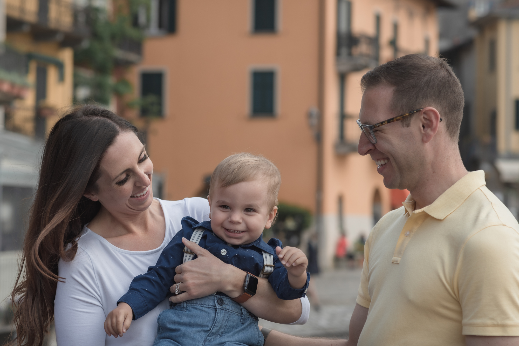 family at city centre lake cmo italy during photoshoot