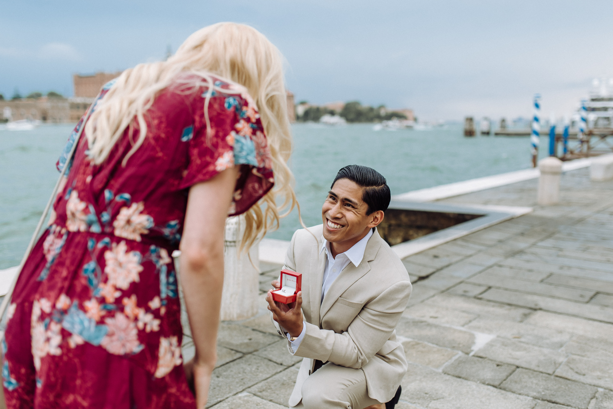man proposing to his girlfriend in venice, italy