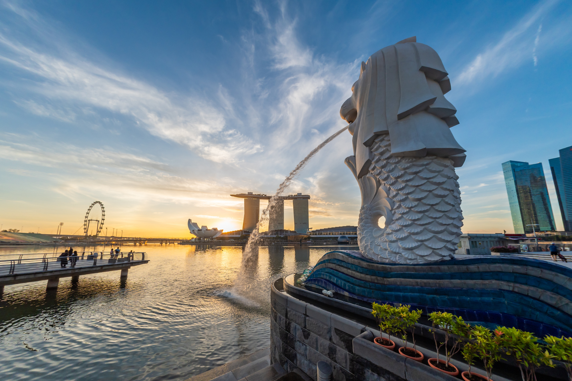 Singapore Merlion Park statue spraying water with skyline behind