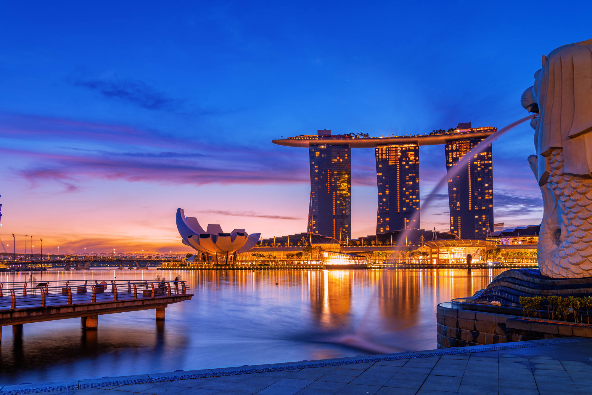 Singapore Merlion Park blue hour: best time for singapore photos
