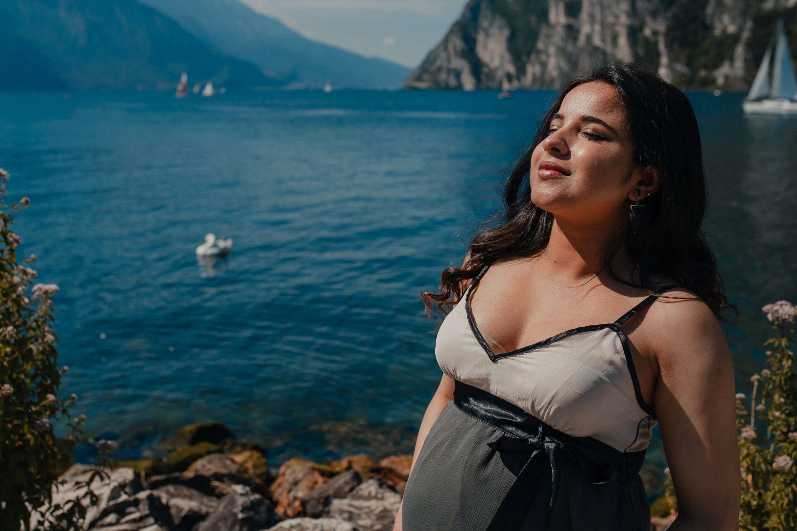 Maternity photoshoot by Bethina, Localgrapher at Lake Garda