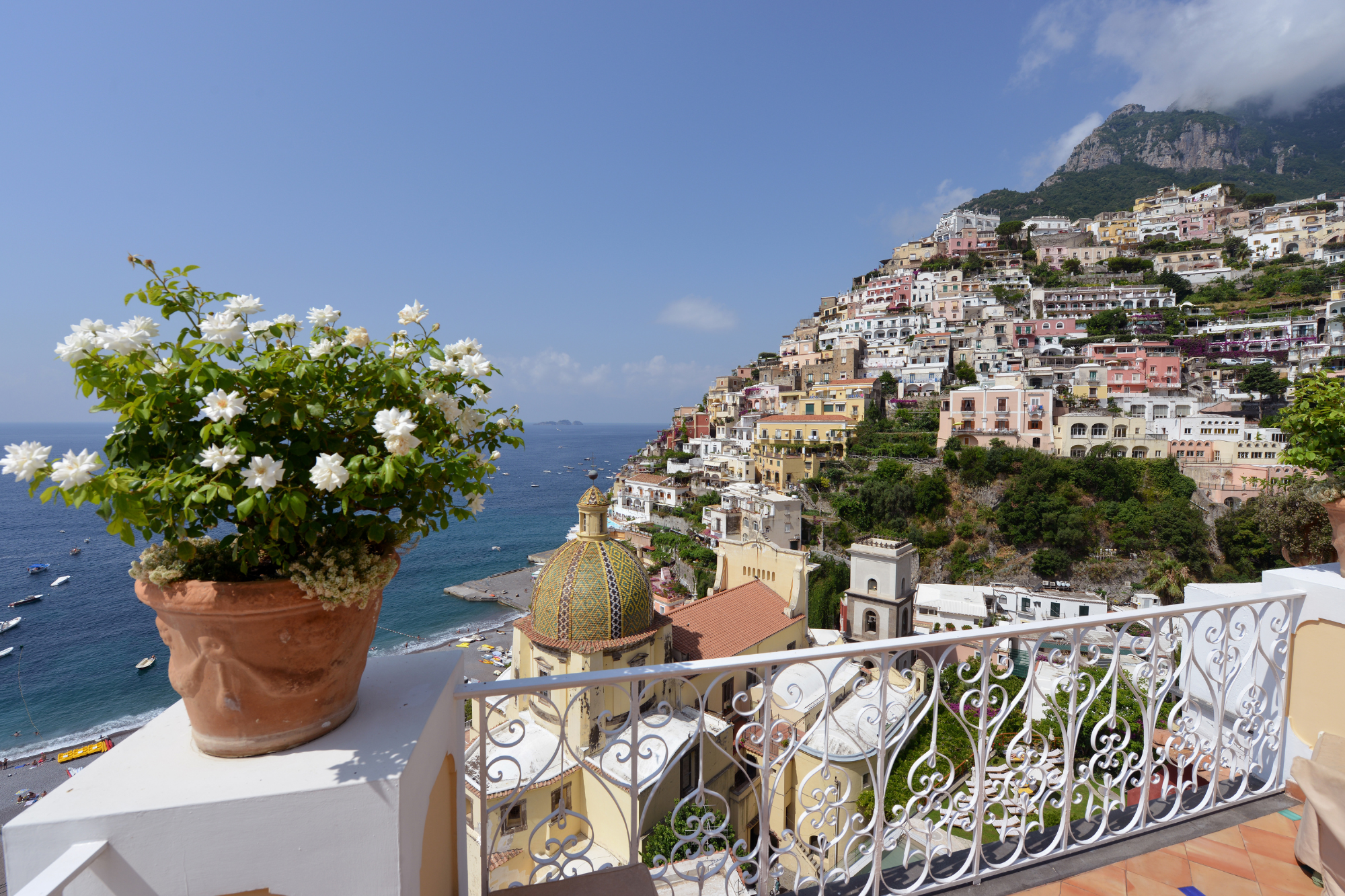 Le Sirenuse Terrace: The Iconic Editorial Backdrop