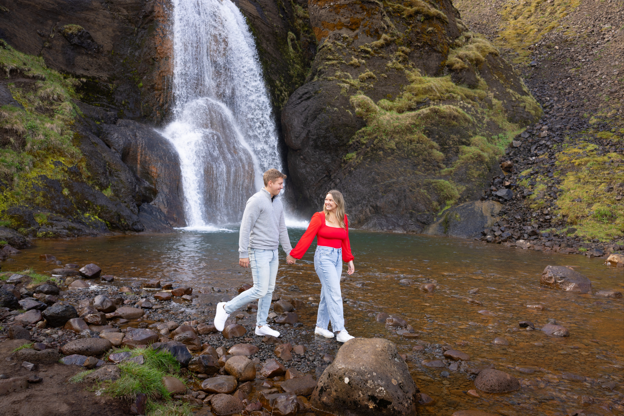 couples photoshoot in iceland